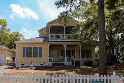 Image de Semaines d'été ouvertes! Oceanside Cottage avec voiturette de golf et accès à la piscine communautaire