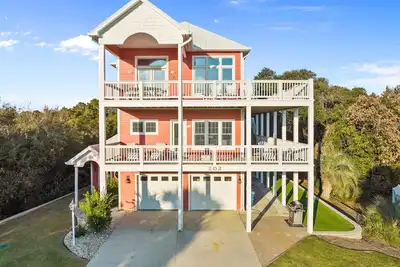 Image de Famille plage Cottage w piscine privée, voiturette de golf, et des ponts spacieux!