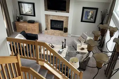 Image de Maison exécutive avec toutes les commodités, emplacement privilégié