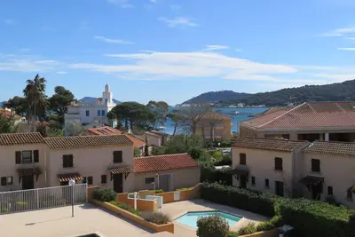 Image de T2 Climatisé Vue mer - 3mn plage des Sablettes - Résidence fermée avec piscine