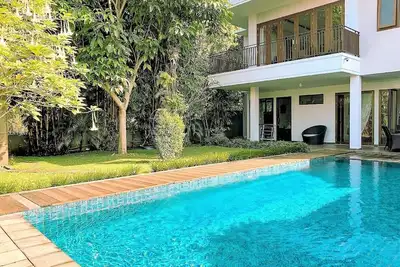 Image de Villa 4 chambres avec piscine et vue sur la ville de Dago