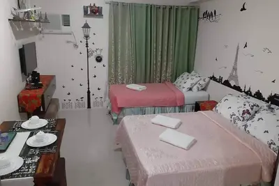 Image de Unité de condominium studio confortable entièrement meublé