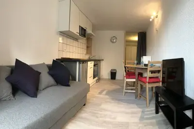 Image de studio avec balcon dans maison Freinet