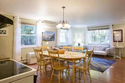Image de Trillium Cottage - Retraite familiale sur Sand Bay Point dans le comté de Door