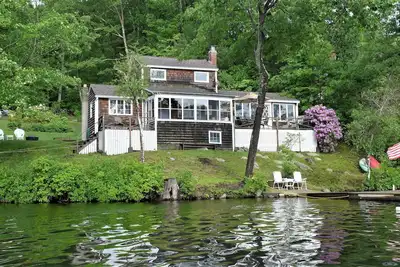 Image de Maison privée au bord du lac, 300 'sur le lac, quai, plage, rampe de bateau, 40 miles à Boston