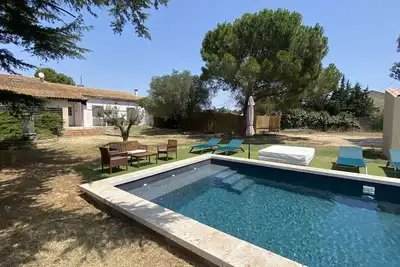 Image de Beaucaire en Beauté : Gîte avec Piscine Privée, Jardin et Balnéothérapie