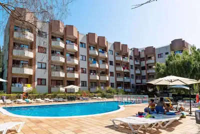 Image de Appartement d´hôtel avec piscine et balcon
