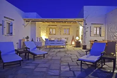 Image de Villa en bord de mer avec vue imprenable sur la mer.