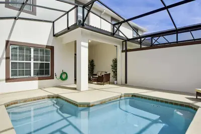 Image de Séjournez dans cette belle maison de ville spacieuse et élégante de 4 chambres avec piscine, près de Disney