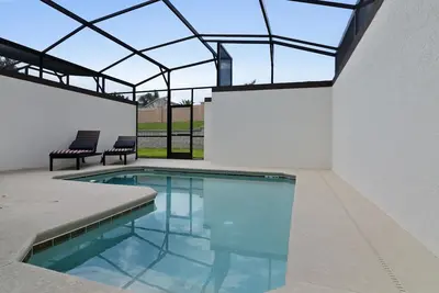 Image de Séjournez dans cette belle maison de ville avec 4 chambres et piscine, à proximité des attractions Disney