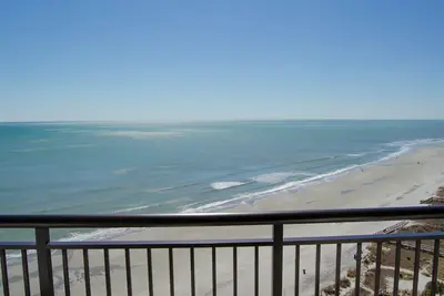 Image de Suite 1 chambre avec balcon face à la mer + privilèges de location officiels sur place