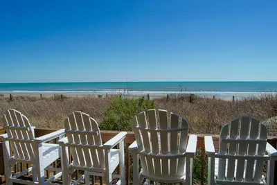 Image de Oceanfront 3 chambres w / une vue incroyable + privilèges de location officiels sur place