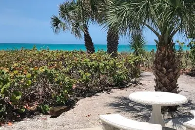 Image de Plage, sable, couchers de soleil. . . Rocking Chair Front Porch!
