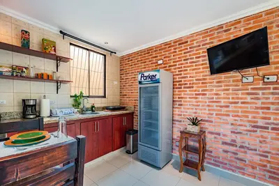 Image de Barrio Amon historique au centre-ville de San Jose lumineux appartement avec balcon privé