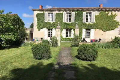 Image de Superbe Maison de maître, proche plages, 9 chambres, jardin clos, parking 4 pl