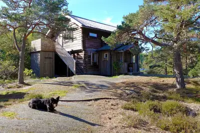 Charmante Maison En Bois Dans L’Archipel De Stockholm.