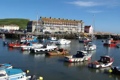 Image de Appartement de caractère confortable avec vue sur le port historique et la plage