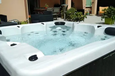Image de villa confortable calme classé 3 *** Jacuzzi et piscine privés clim 4 \/5 pers