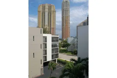 Image de Le Cartier Cosy 2 chambres / 2 salles de bain Sunny Isles Beach 3-4 min à pied de la plage!