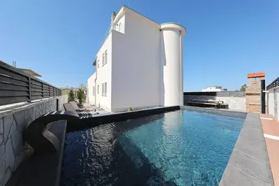 Image de Villa Vesela avec piscine privée \/ Idéal pour les grands groupes