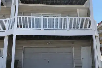 Image de Private End Unit Town Home Blocs Ă la plage et la promenade Spacious 3 Bed