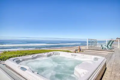 Image de Vues à couper le souffle de cette beauté en bord de mer de six chambres!