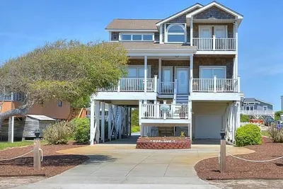 Image de Magnifiquement décoré 4 Br / 3 Ba Ocean View Home près de la plage-10 personnes