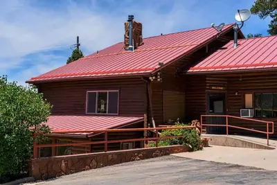 Image de Cedar Canyon Retreat: Log Cabin près de Cedar City dans l'Utah