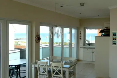 Image de Penthouse avec vue sur la jetée et la mer Baltique plage Ostseeresidenz Schönberger