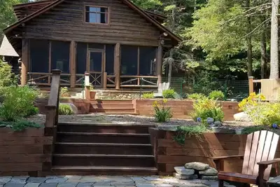 Image de Cabane en rondins au bord du lac Adirondack