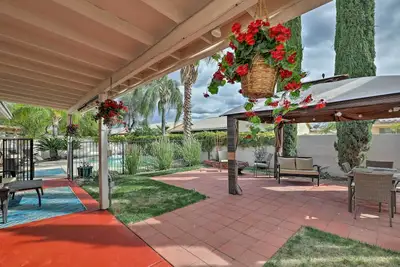 Image de Nouveau! Tucson House w / Yard, piscine, bain Ă remous, barbecue au gaz