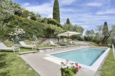 Image de Magnifique Villa À L'EXTÉRIEUR De Lucca Avec Majordomo