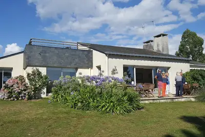 Image de Loue villa d'architecte directe mer Golfe du Morbihan en juillet