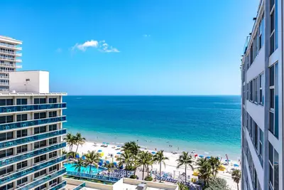 Image de Condo moderne de 3 chambres à coucher sur la plage