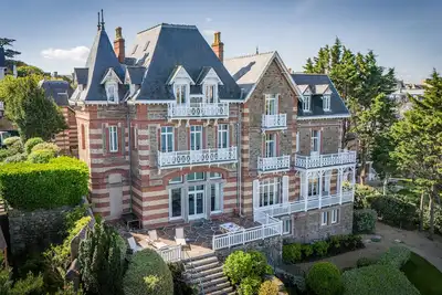 Image de Grande Maison Familiale Front de Mer avec accès privé à la plage