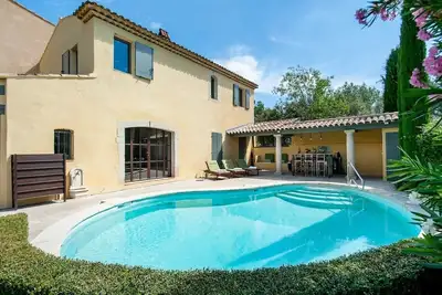 Image de Maison avec piscine privée climatisée et vue directe sur Golf de Pont Royal