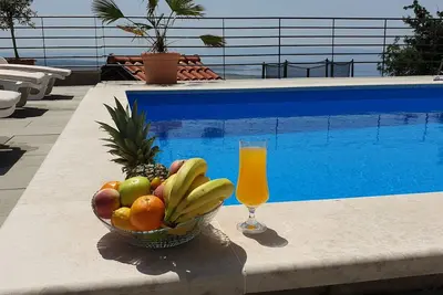 Image de \"Nilaria\" appartement avec piscine et vue sur la mer près de Krk, Rijeka