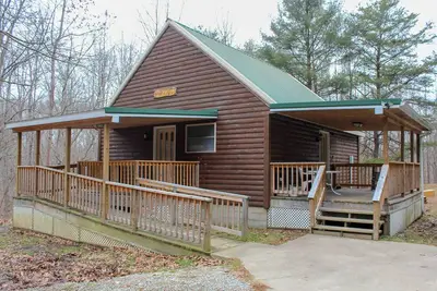 Image de Prestige-Hawk's Nest Cabin-Vue sur le bois-Cabine-Salle de bain privée séparée