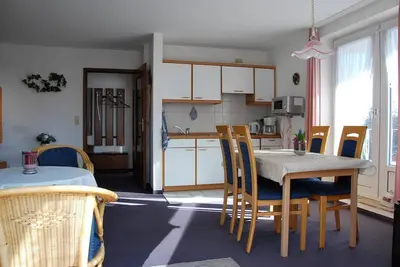 Image de Convient aux personnes allergiques<br>Téléviseur à écran plat dans le salon <br>Proche de la plage (environ 300 m)<br>Parking