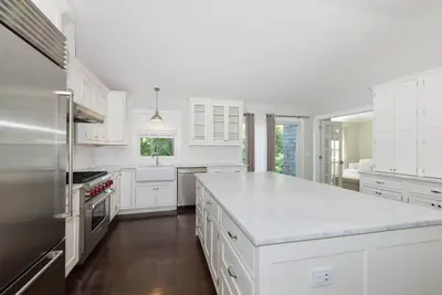 Image de Village d'East Hampton<br>Bassin. En ville. Courte promenade à la gare. <br><br>