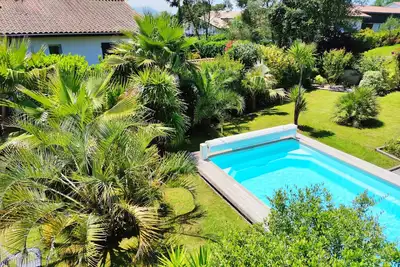 Image de belle villa avec piscine Ă Biarritz\/Bidart.