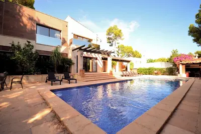 Image de Homerez - Villa spacieuse avec piscine privée à Torrenova