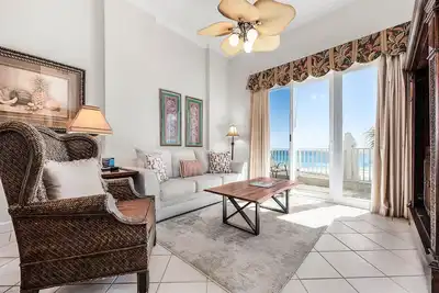 Image de The Inn At Crystal Beach # 203: 5 Br / 4 Ba condo Destin, pour 15 personnes
