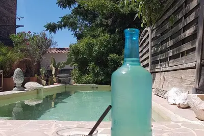 Image de Appartement rez-de-jardin avec Piscine\/spa. Calme, proche mer et Espagne.