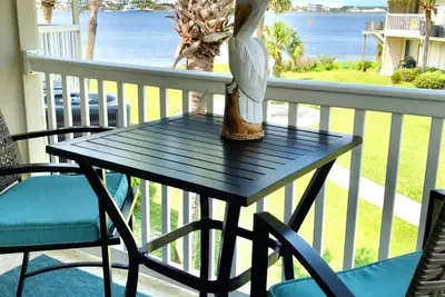 Image de Superbe condo en front de mer sur la Villa Sabine! Juste en face de la plage.