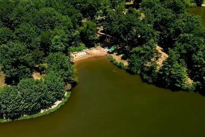 Image de The Nest escapades et rassemblements, plage / lac, pour 30 personnes +
