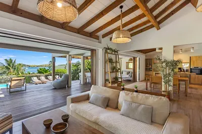 Image de Villa de vacances avec piscine, kayaks et accès privé à la mer!