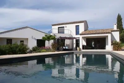 Image de Loue villa d'architecte vue mer et vignobles de Bandol feerique
