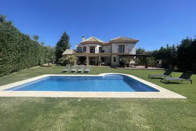 Villa De Vacances De Luxe À Marbella, Sur Un Golf Prestigieux Et Une Vue Sur La Mer \"
