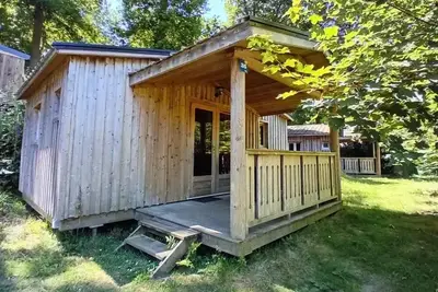 Image de Chalet Bois Confort 24m² 2 chambres + terrasse couverte + Tv 4 personnes